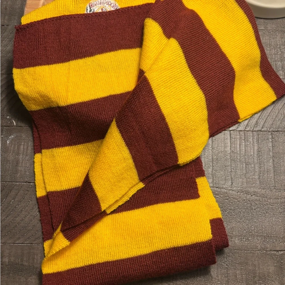 Harry Potter Hogwarts Striped Red Yellow Gryffindor Scarf with Crest - Picture 3 of 3
